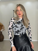 Blusa Tule com Alto Relevo em Veludo