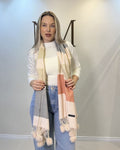 Cachecol feminino em cashmere salmão com pompons