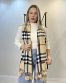 Cachecol feminino em cashmere xadrez com pompons