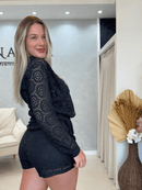 Conjunto de Renda Preto Camisa Manga Longa e Short Forrado