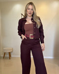 Conjunto de Alfaiataria Sarjada com Calça Pantalona em vinho, vista frontal