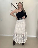 Saia Midi Bordada em Tule com Flores em Alto Relevo