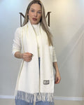 Cachecol feminino em cashmere branco com franjas