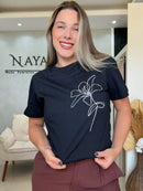 T-Shirt Preta Algodão Estampa Floral Minimalista